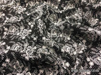 Шелк атлас дабл (н) белая вышивка на черном - итальянские ткани Тессутидея арт. 02-7481