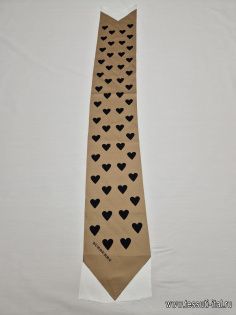 Шелк купон-твилли (н) черные сердечки на бежевом - итальянские ткани Тессутидея арт. F-6030