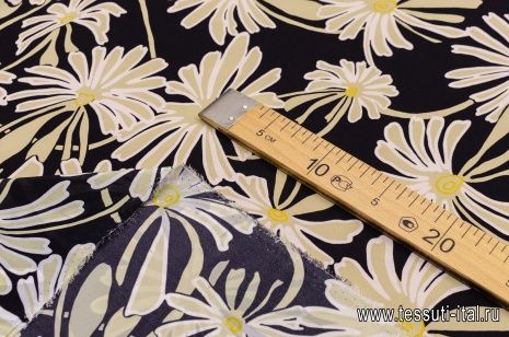 Крепдешин (н) бежевые цветы на черном - итальянские ткани Тессутидея арт. 02-8445