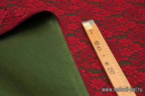 Неопрен сетка (н) красное кружево на зеленом - итальянские ткани Тессутидея арт. 03-5546