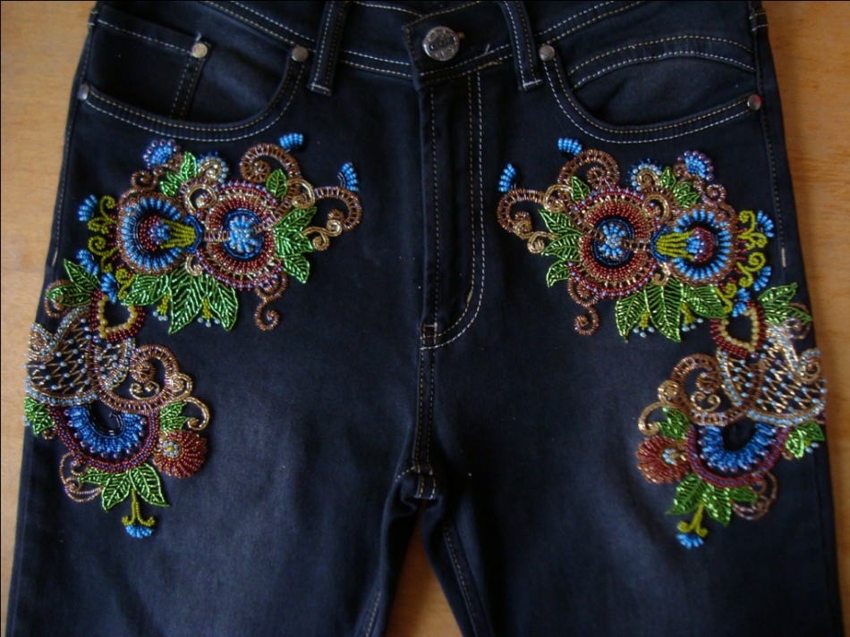 Декор из бисера на джинсах