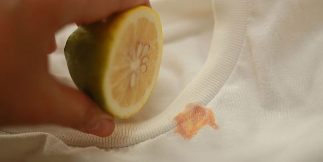 Выведение пятна от ржавчины соком лимона