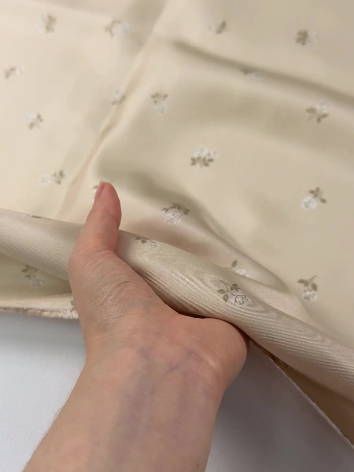 Шелк твил (н) мелкий цветочнай рисунок на бежевом - итальянские ткани Тессутидея арт. 10-4871