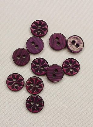 Пуговица пластик 2 прокола d-11мм баклажановая фантазийная - в интернет-магазине тканей Тессутидея арт. F-6575