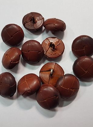 Пуговица на ножке плетеная кожа d-18мм коричневая  - в интернет-магазине тканей Тессутидея арт. F-5649