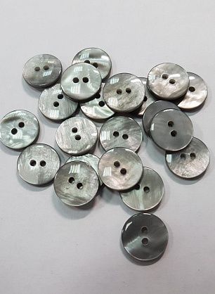 Пуговица пластик 2 прокола d-14мм серая - в интернет-магазине тканей Тессутидея арт. F-5328