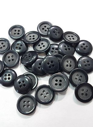 Пуговица пластик 4 прокола d-15мм черная с матовой серединкой - в интернет-магазине тканей Тессутидея арт. F-5339