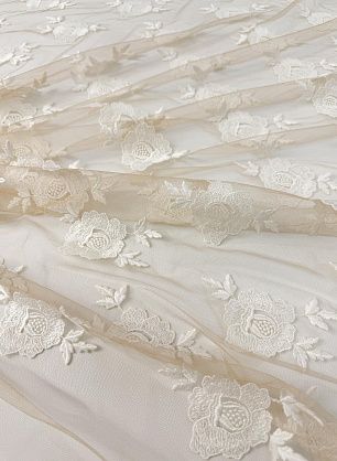 Плательная сетка с вышивкой (н) молочная вышивка на бежевом - в интернет-магазине тканей Тессутидея арт. 03-7499