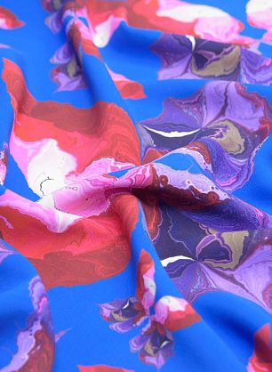 Шелк кади креп (н) яркие стилизованные бабочки на светло-синем - в интернет-магазине тканей Тессутидея арт. 10-1732