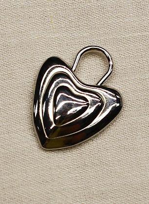 Декоративный элемент d-22мм серебряное сердце - в интернет-магазине тканей Тессутидея арт. F-6363