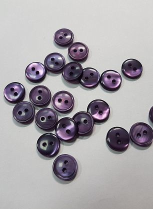 Пуговица пластик 2 прокола d-9мм фиолетовая перламутровая - в интернет-магазине тканей Тессутидея арт. F-5535