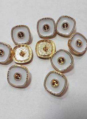 Пуговица металл золото на ножке d-19мм квадратная белая - в интернет-магазине тканей Тессутидея арт. F-4814