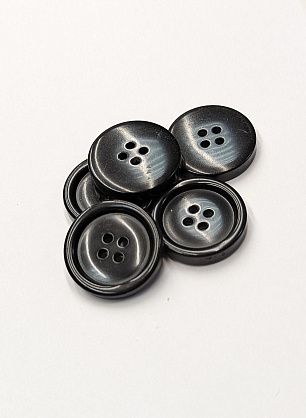 Пуговица костюмная пластик 4 прокола d-25мм черная - в интернет-магазине тканей Тессутидея арт. F-6096