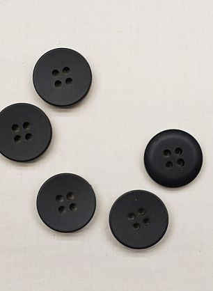 Пуговица пластик 4 прокола d-18мм темно-синяя матовая - в интернет-магазине тканей Тессутидея арт. F-6804
