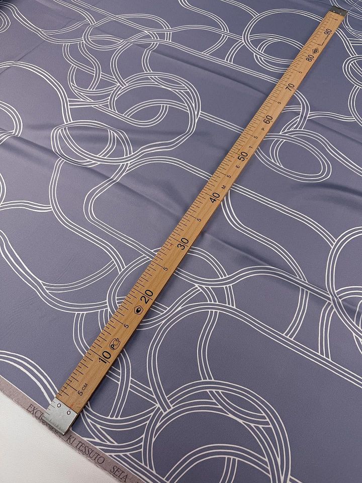 Шелк твил (н) белая геометрическая абстракция на серо-голубом - итальянские ткани Тессутидея арт. 10-4874