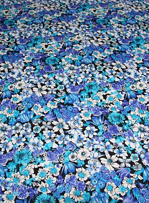 Трикотаж (н) бело-голубой цветочный орнамент на черном - в интернет-магазине тканей Тессутидея арт. 12-0542