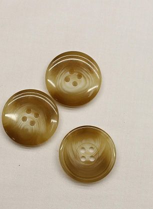 Пуговица пластик под рог 4 прокола d-25мм бежево-молочная - в интернет-магазине тканей Тессутидея арт. F-6725