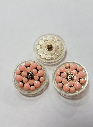Пуговица комбинированная на ножке d-23мм розовые капли - в интернет-магазине тканей Тессутидея арт. F-4824