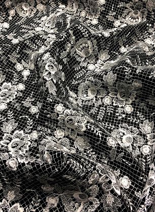 Шелк атлас дабл (н) белая вышивка на черном - в интернет-магазине тканей Тессутидея арт. 02-7481