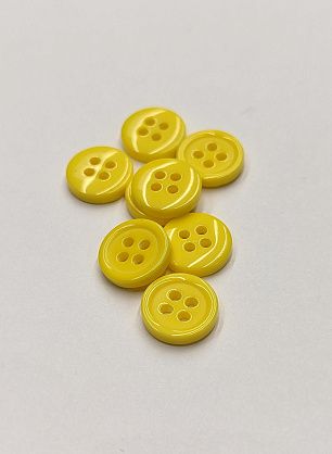 Пуговица костюмная пластик 4 прокола d-11мм желтая - в интернет-магазине тканей Тессутидея арт. F-6069