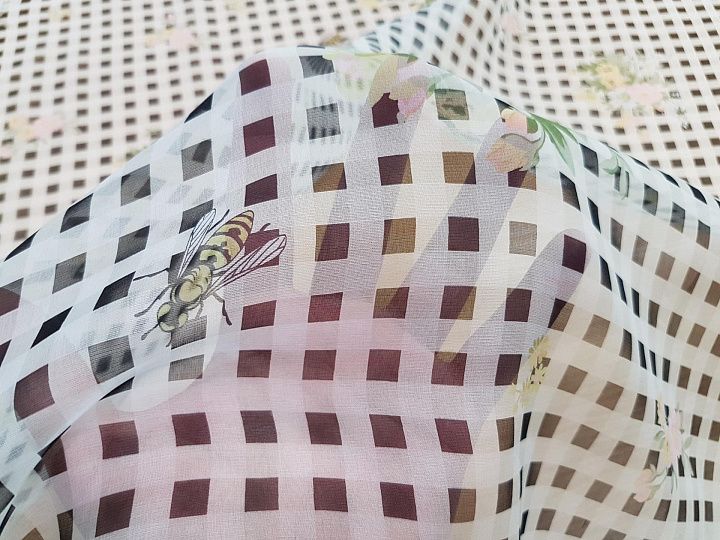 Шифон (н) цветочный рисунок на черно-белой клетке - итальянские ткани Тессутидея арт. 10-1844