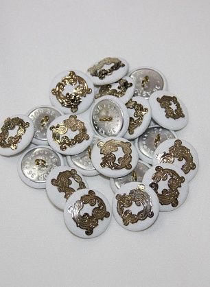 Пуговица на ножке обтянутая с металлическим тиснением  d-24mm Roberto Cavalli - в интернет-магазине тканей Тессутидея арт. F-2474