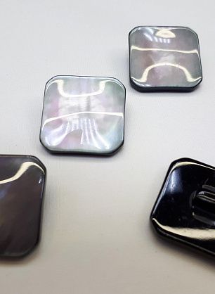 Пуговица квадратная пластик на ножке d-26мм серо-сиреневая - в интернет-магазине тканей Тессутидея арт. F-4206