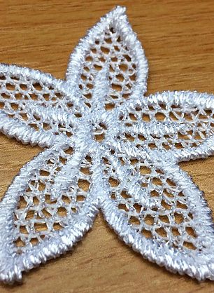 Аппликация белый цветок - в интернет-магазине тканей Тессутидея арт. F-3298