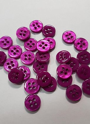 Пуговица пластик 4 прокола d-9мм фуксия - в интернет-магазине тканей Тессутидея арт. F-5454