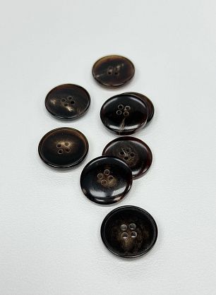 Пуговица рог 4 прокола d-22мм коричнево-бежевая - в интернет-магазине тканей Тессутидея арт. F-7148