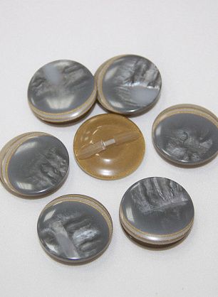 Пуговица пластик на ножке серая с ободком d-28mm  - в интернет-магазине тканей Тессутидея арт. F-2549