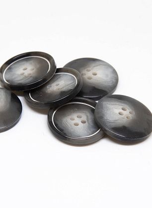 Пуговица пластик 4 прокола d-24мм серая с белым ободком - в интернет-магазине тканей Тессутидея арт. F-4711