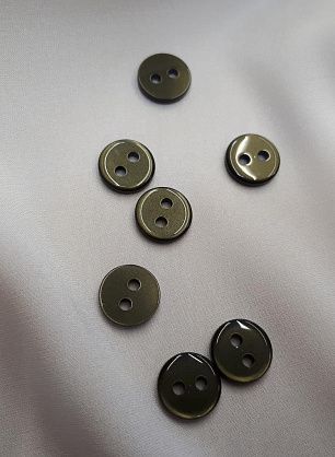 Пуговица пластик 2 прокола d-11мм зеленая - в интернет-магазине тканей Тессутидея арт. F-3914