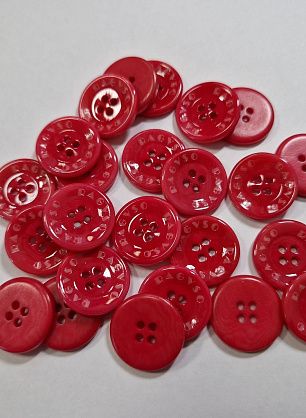 Пуговица костюмная пластик 4 прокола d-20мм малиновая - в интернет-магазине тканей Тессутидея арт. F-5995