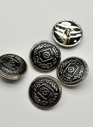 Пуговица металл серебро на ножке d-23мм черно-серебряная геральдика - в интернет-магазине тканей Тессутидея арт. F-7030