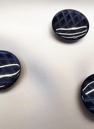 Пуговица пластик на ножке синяя в сеточку d-26мм  - в интернет-магазине тканей Тессутидея арт. F-3907