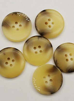 Пуговица пластик 4 прокола d-25мм бежево-коричневая с надписью - в интернет-магазине тканей Тессутидея арт. F-6668