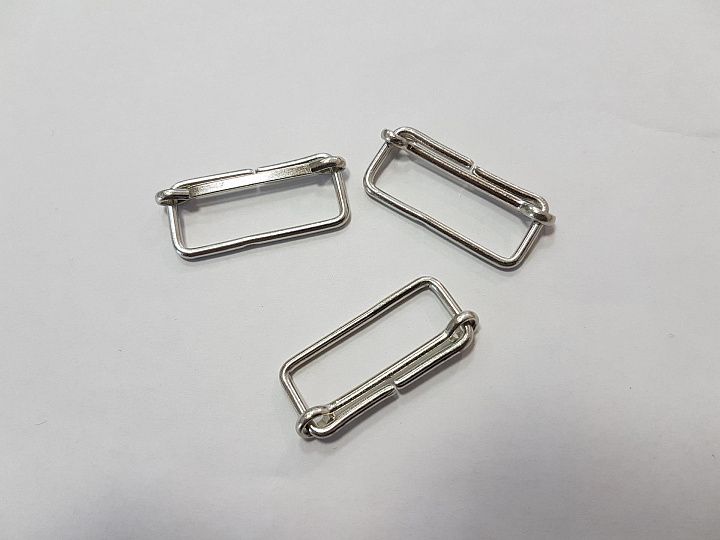 Пряжка мелалл серебро ш-3,5см - итальянские ткани Тессутидея арт. F-4879