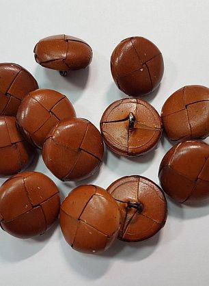 Пуговица на ножке плетеная кожа d-25мм коричневая  - в интернет-магазине тканей Тессутидея арт. F-5648