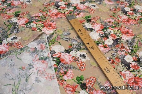 Шелк дама (н) цветочно-ягодный орнамент на бежевом в стиле Ungaro - итальянские ткани Тессутидея арт. 10-0602