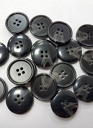 Пуговица пластик 4 прокола d-22мм черно-серая - итальянские ткани Тессутидея F-5133