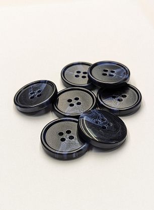 Пуговица костюмная пластик 4 прокола d-23мм темно-синяя с голубыми прожилками - итальянские ткани Тессутидея F-6102