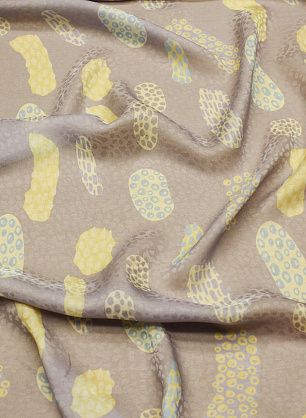 Плательная вискоза дама (н) абстракция на светло-фиолетовом - в интернет-магазине тканей Тессутидея арт. 04-1683