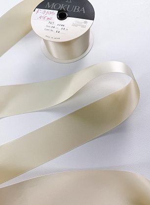Атласная лента двухсторонняя ш-5см молочная Mokuba - в интернет-магазине тканей Тессутидея арт. F-7193