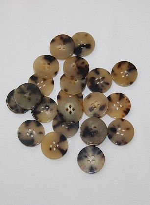 Пуговица рог 4 прокола d-24mm Ballantyne - в интернет-магазине тканей Тессутидея арт. F-2430