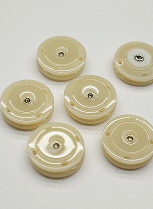 Кнопка пластик d-23мм светло-бежевая - в интернет-магазине тканей Тессутидея арт. F-6998
