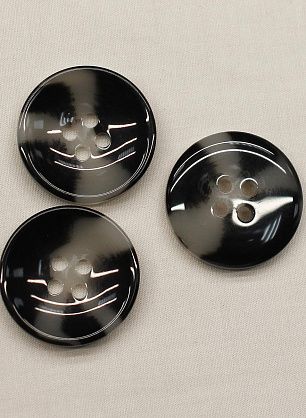 Пуговица пластик под рог 4 прокола d-25мм серо-черная - в интернет-магазине тканей Тессутидея арт. F-6751