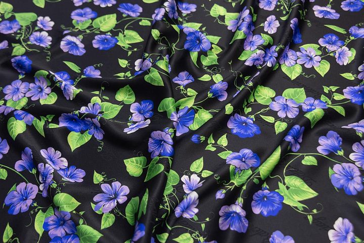 Шелк атлас (н) цветочный рисунок на черном в стиле Balenciaga - итальянские ткани Тессутидея арт. 10-1988
