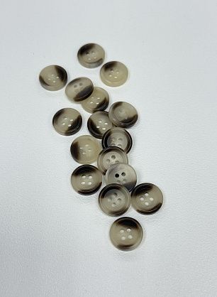 Пуговица пластик под рог 4 прокола d-15мм бежево-коричневая - в интернет-магазине тканей Тессутидея арт. F-7167