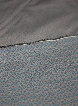 Сорочечная (н) черно-зеленый цветочный орнамент на коричневом ш-150см - в интернет-магазине тканей Тессутидея арт. 01-3915